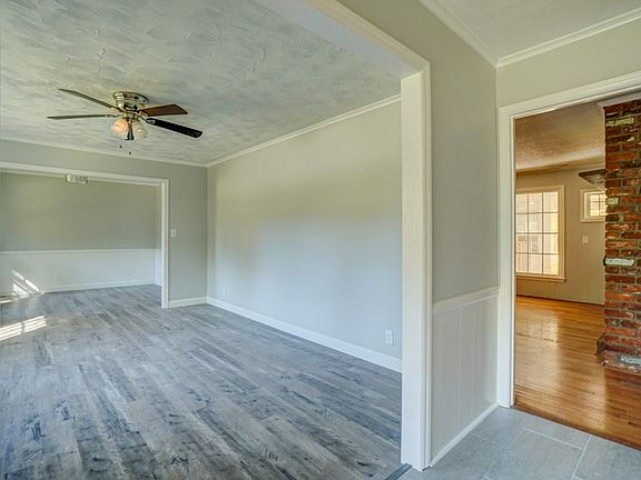 4th image of 327 Weblin St