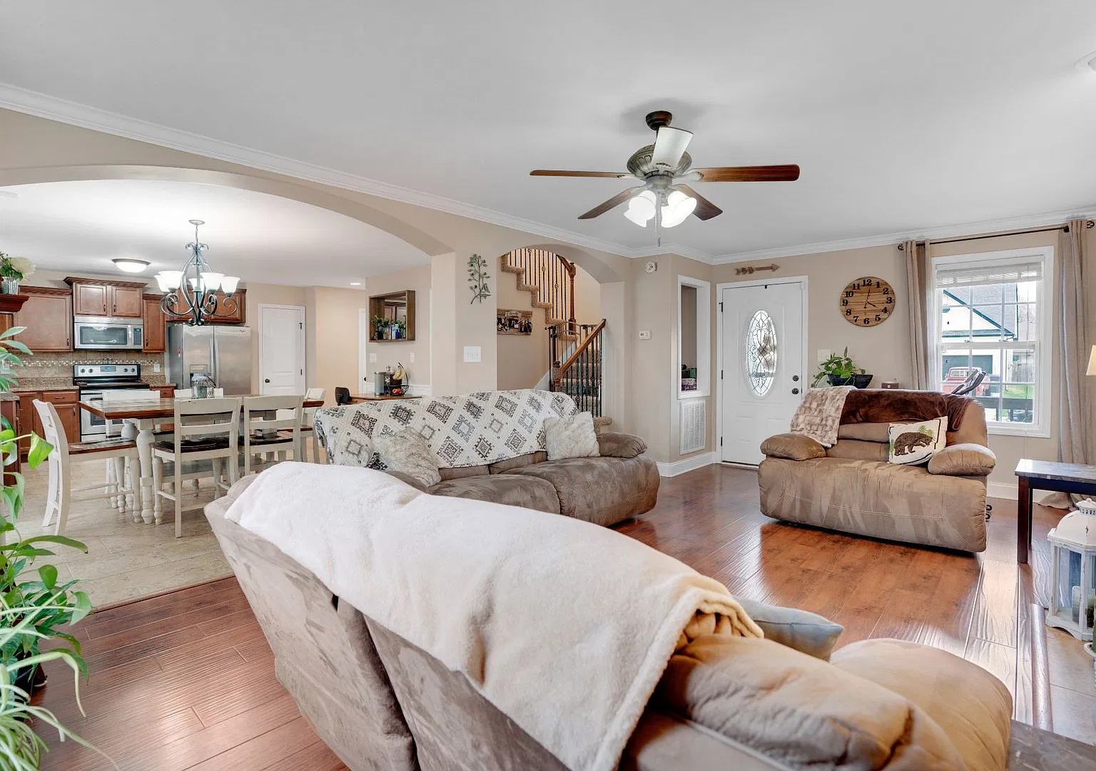 Beautiful 3 Bedroom 3 1/2 Bath Home For Rent! — Photo 3