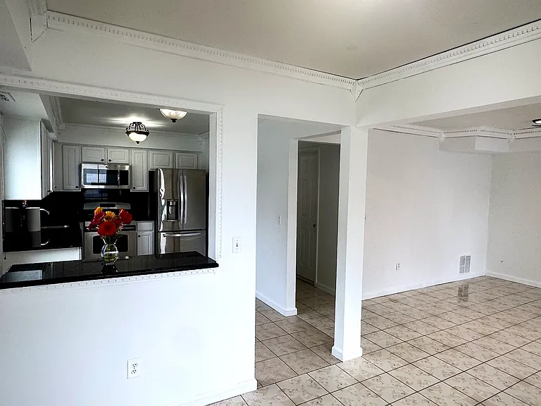 49 Country Dr W — Photo 7