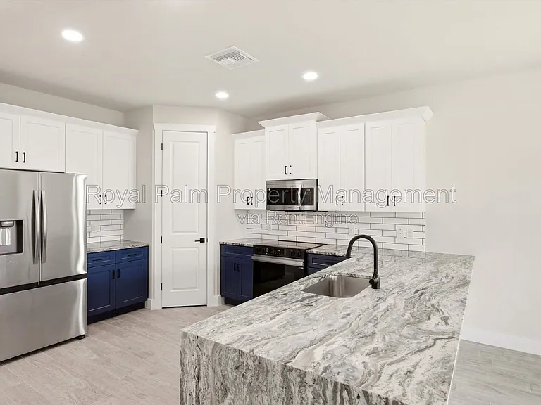 3750 NE 13th Ave — Photo 11
