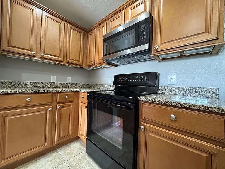 390 Lake Placid Ct #303 — Photo 21