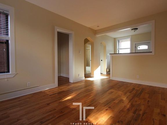 3rd image of 4413 N Wolcott Ave