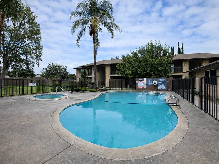 Cedar Crest Apartments — Photo 16