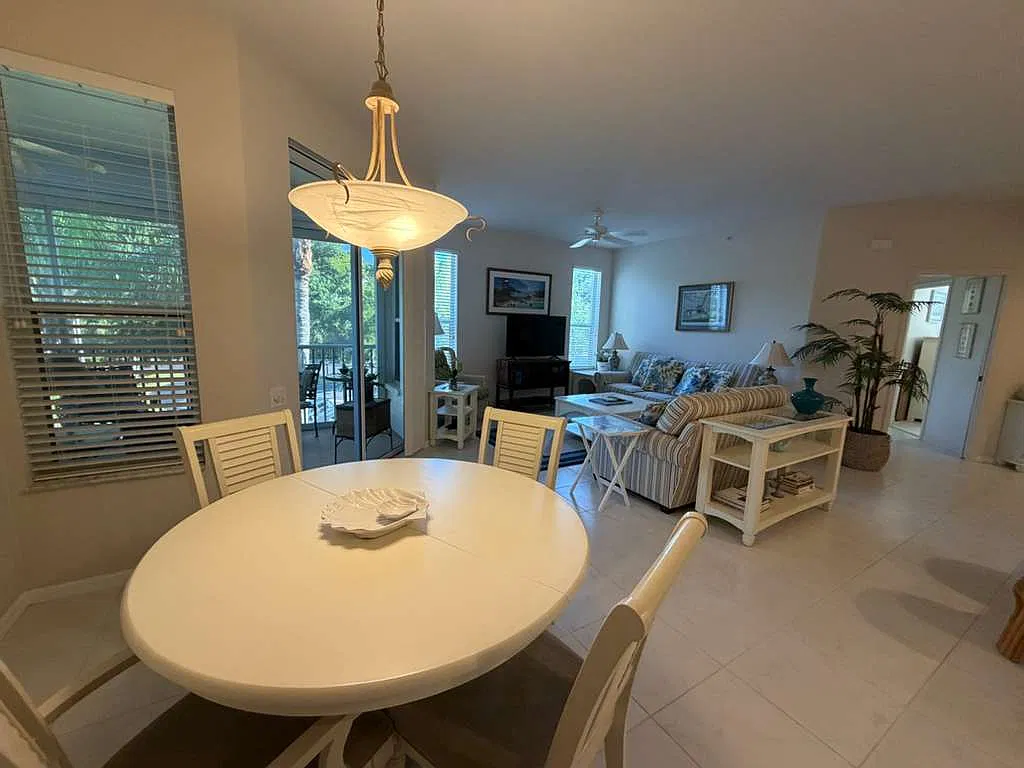17020 Willowcrest - 210 - 210 — Photo 4