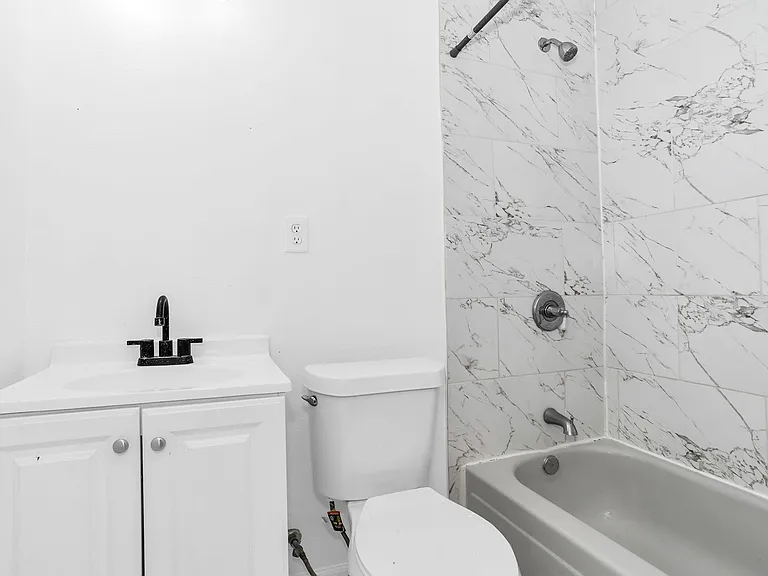 2737 Stuart Dr — Photo 2
