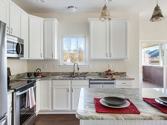 3rd image of 204 Olivine Cir