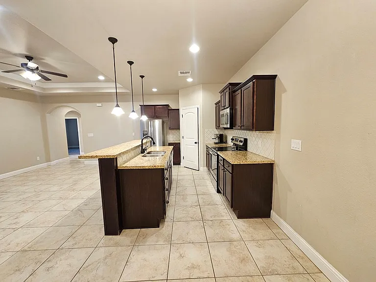 14 Devon Ct — Photo 5