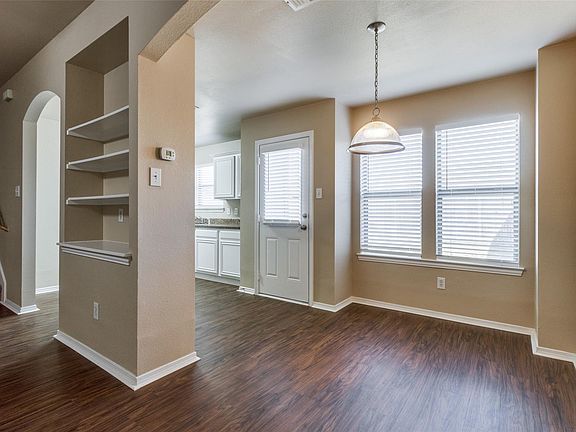4th image of 602 E College St