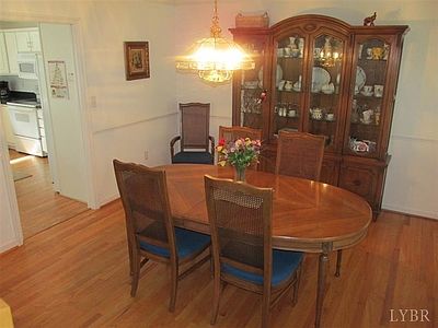 4th image of 102 Kings Grant Dr