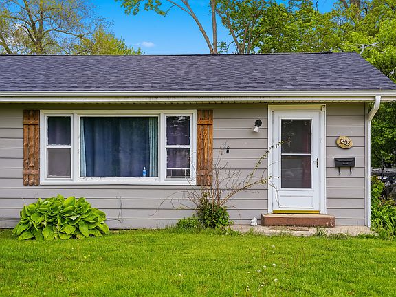 2nd image of 1203 10th Ave