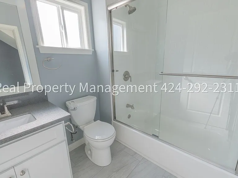 1352 E 23rd Street — Photo 36