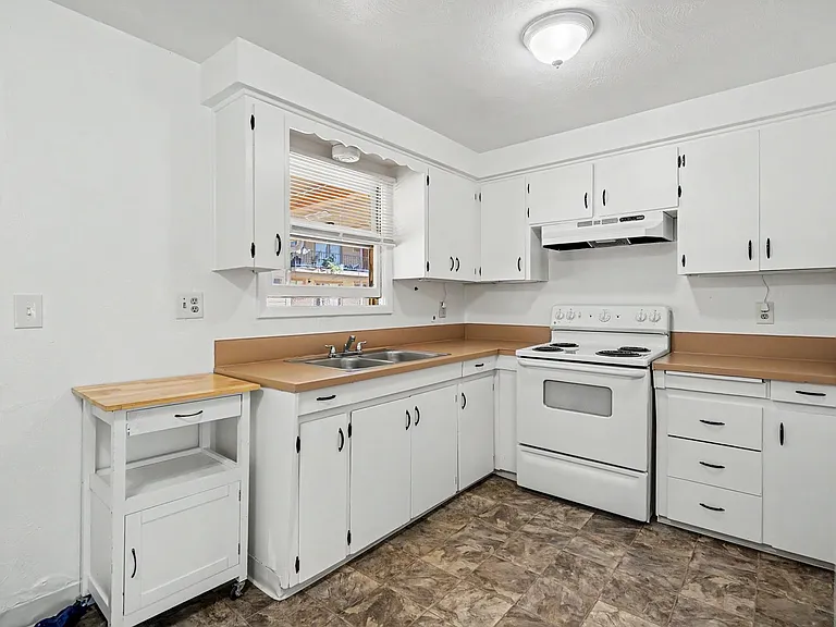 2519-2521 Hyde Ct SE — Photo 14
