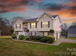 3902 Leah Belle Ln, Lenoir, NC 28645