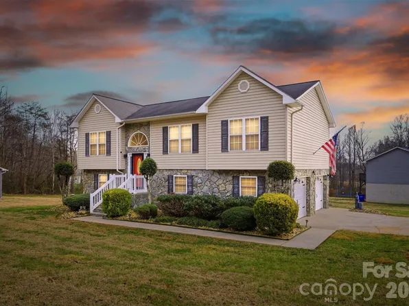 3902 Leah Belle Ln, Lenoir, NC 28645