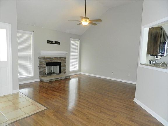 2nd image of 113 Moss Creek Dr NE
