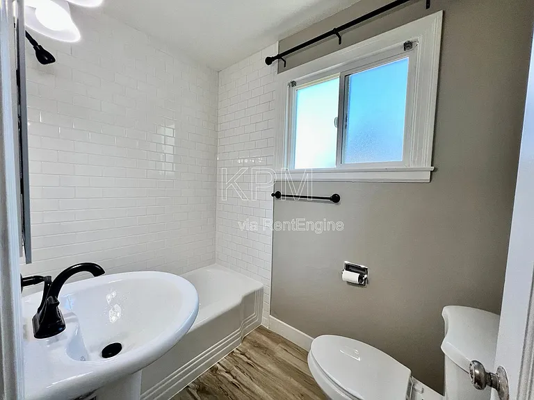 2704 N Hunter St — Photo 16