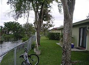 5th image of 4107 Woodside Dr APT 4
