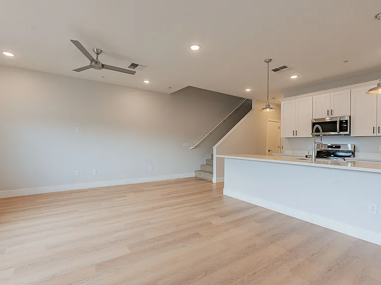 3301 N 18th St — Photo 57
