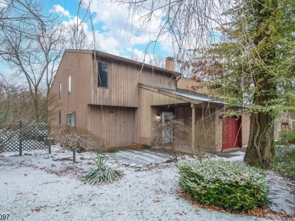 8 MARGARET TER, Sparta Twp., NJ 07871