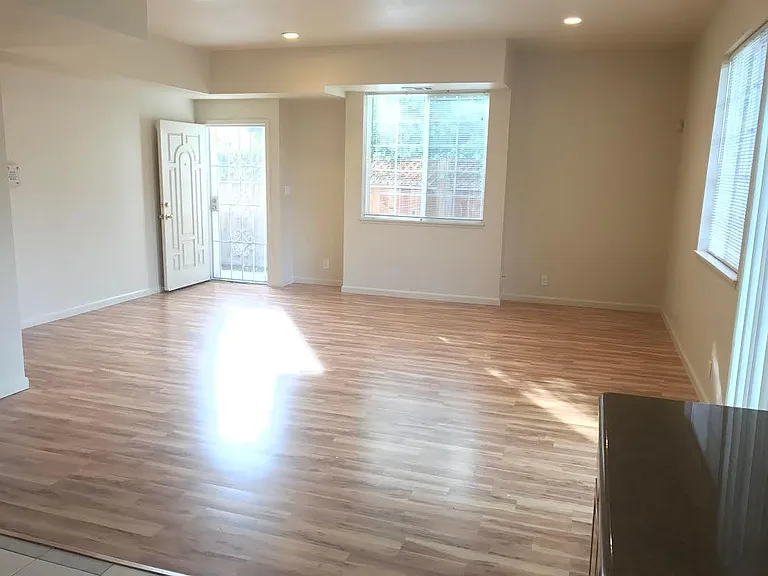 2233 84th Ave — Photo 15