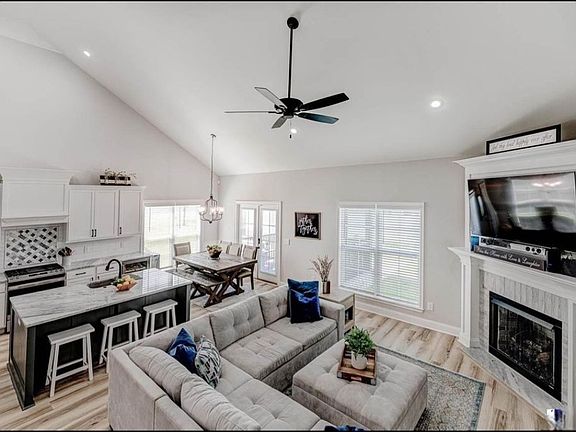 4th image of 4008 W Eagle St