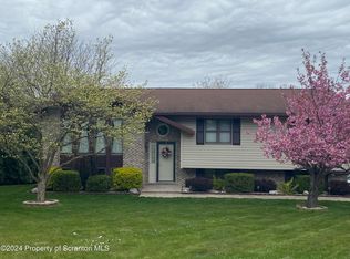 17 Winthrop St, Archbald, PA 18403