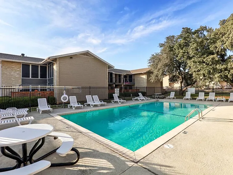 Tribecca Pointe Apartments — Photo 9