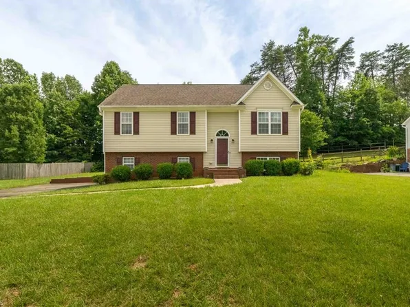 6919 Channel Forest Rd, Belews Creek, NC 27009