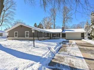 7711 N Van Dyke Rd, Fox Pt, WI 53217