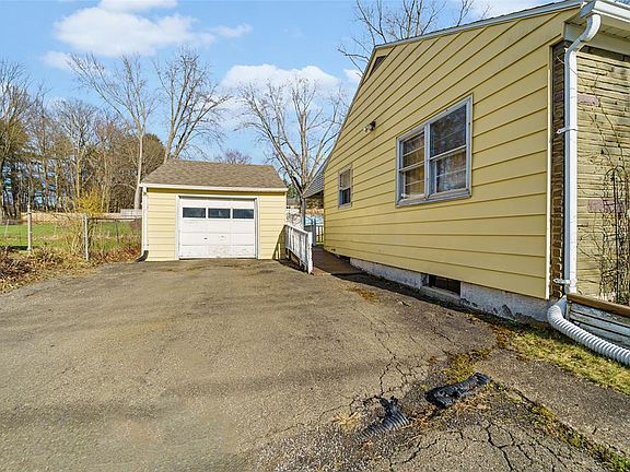 2nd image of 704 Byford Blvd