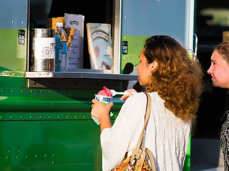 Enjoy the many events and activities hosted by the Rosslyn community throughout the year.
