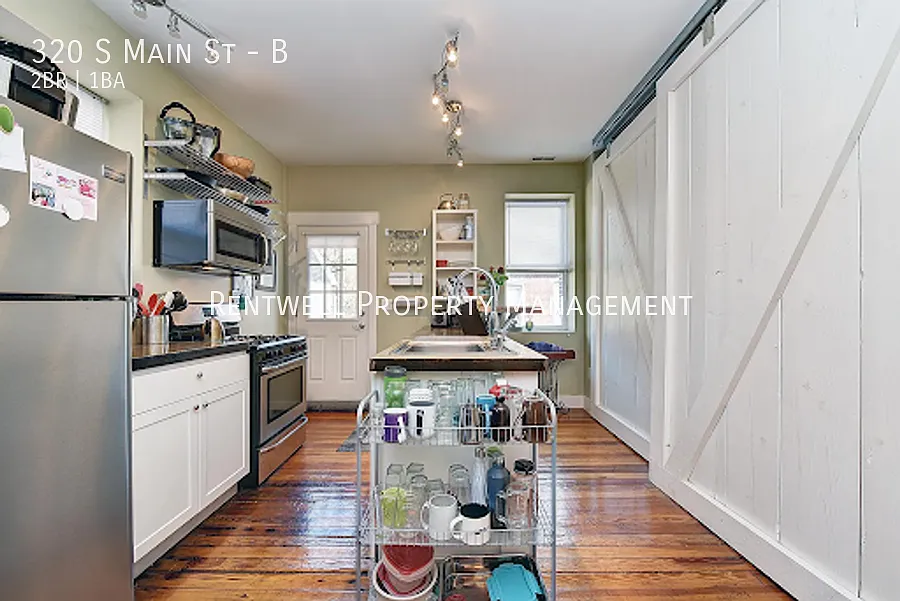 2nd Floor Two-Bedroom Apartment Near Downtown! — Photo 2