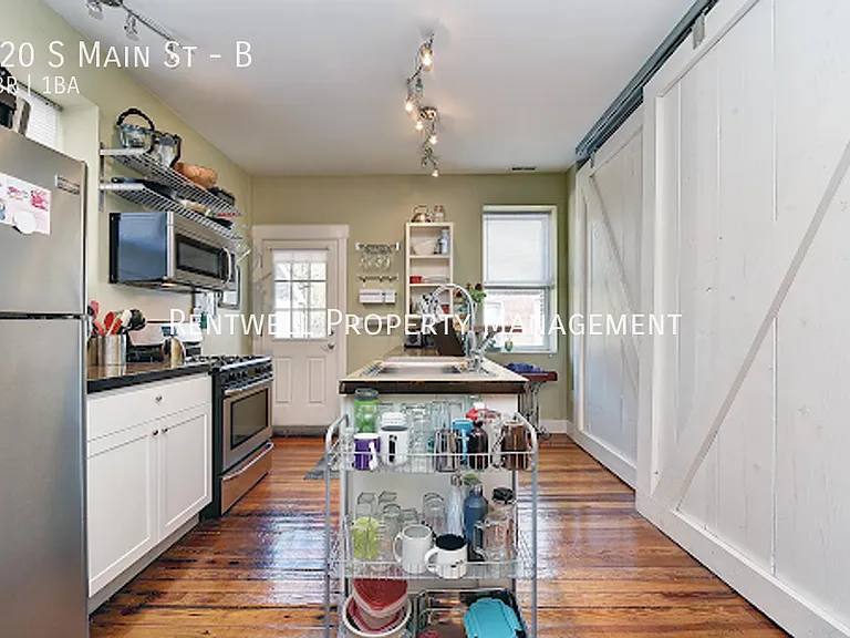 320 S Main St #B — Photo 2