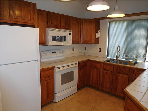 5th image of 521 Via Verona Dr #101
