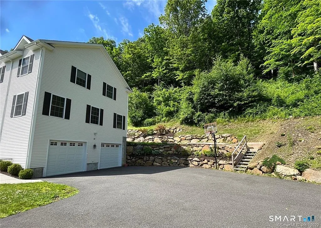 4 bed, 3.0 bath, 3192 sqft, $6,400 — Photo 2