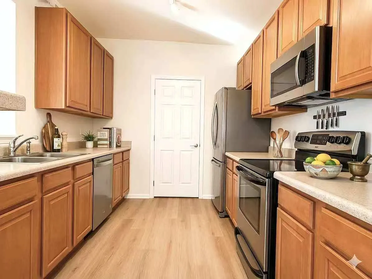 3 bed, 1291 sqft, $2,100 — Photo 3