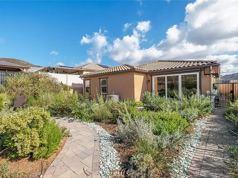 1373 Topanga Dr — Photo 5