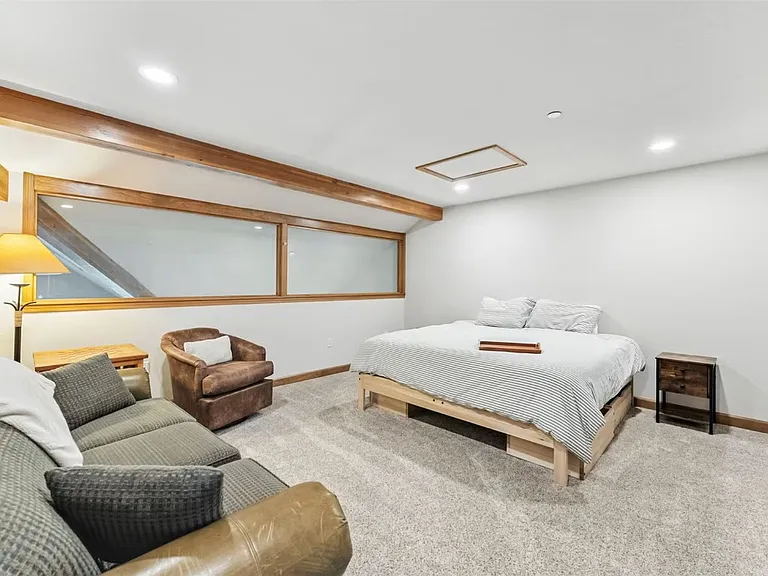 720 Lakepoint Dr — Photo 15