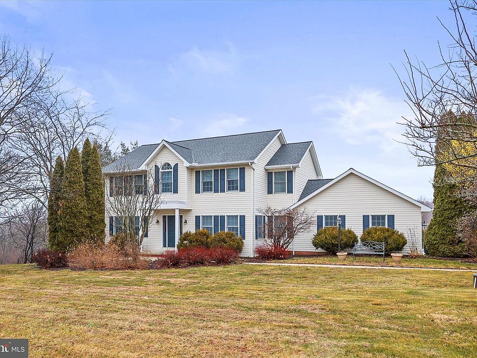 2358 Fox Chase Dr, Hanover, PA 17331 | Zillow