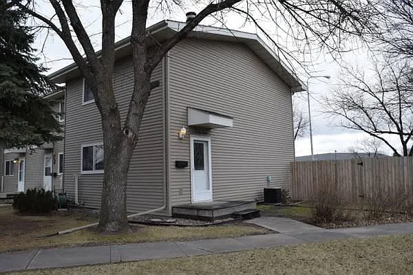 Knight Drive, Grand Forks — Photo 2