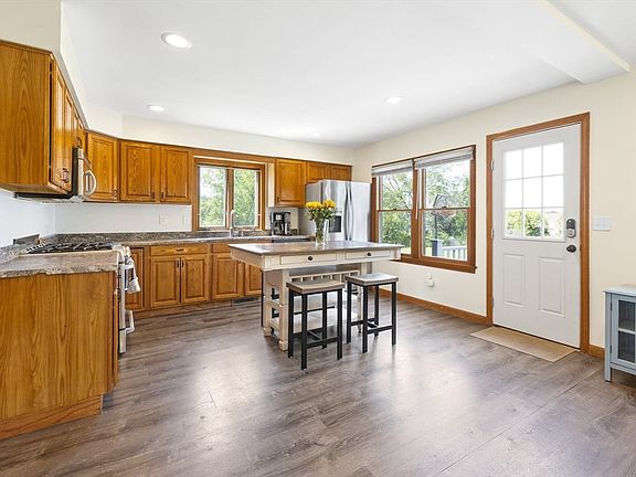 4th image of 180 Great Rd