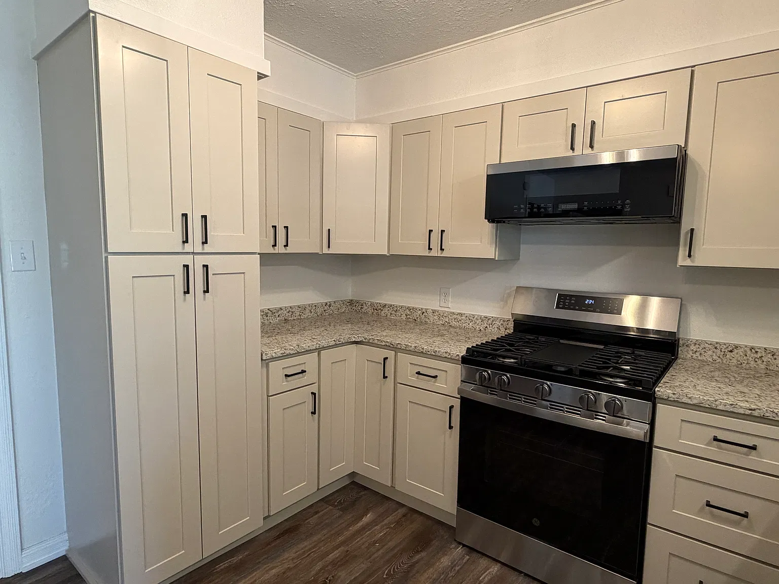 2 bed, 1840 sqft, $1,800 — Photo 3