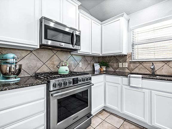 5th image of 1809 Lake Pine Dr