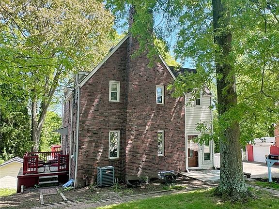 3rd image of 173 Meadowbrook Dr