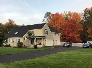 4 Meadowcrest Rd, Hooksett, NH 03106