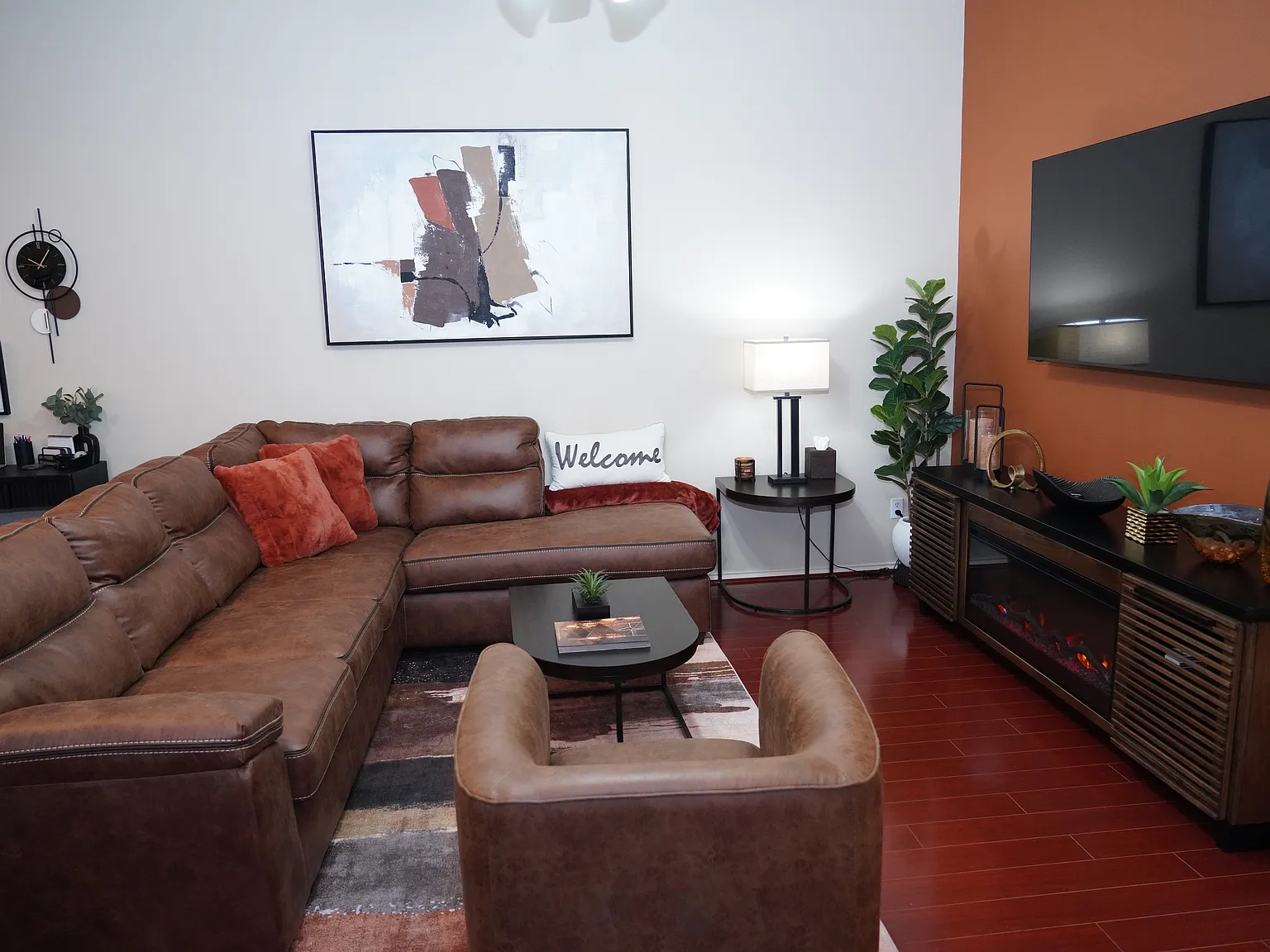 3 bed, 1320 sqft, $2,450 — Photo 2