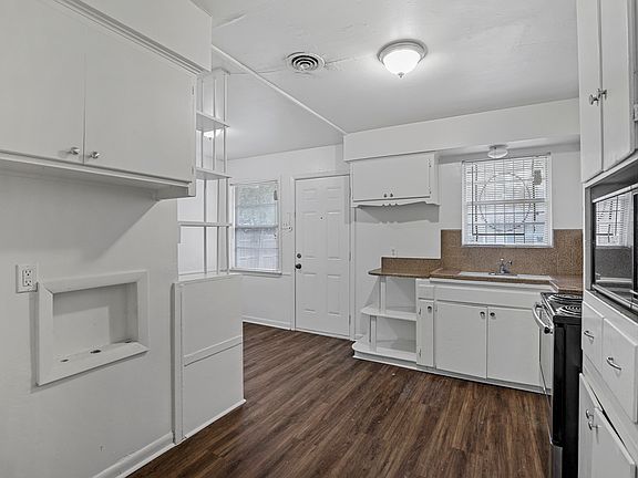 3rd image of 3406 Avon Dr