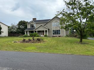 8247 Drinkwater Ln, Manlius, NY 13104