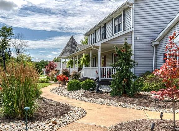 2nd image of 4012 Crescent Hill Dr