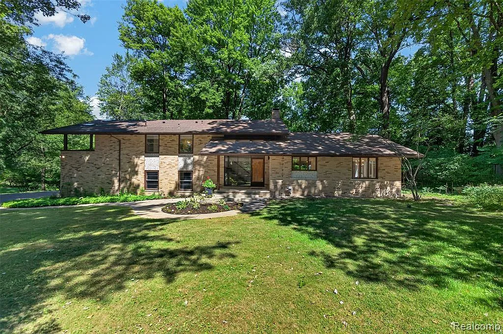 3 bed, 2.5 bath, 2545 sqft, $5,000 — Photo 2